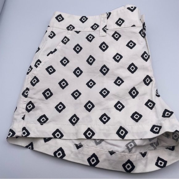 Black and White Shorts Old Navy Size 4 NWT Diamond Pattern - Picture 2 of 9